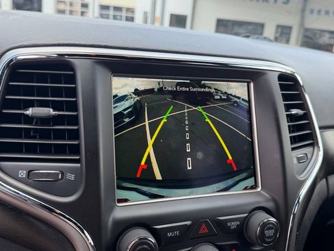 Used 2018 Jeep Grand Cherokee Altitude RWD image 23