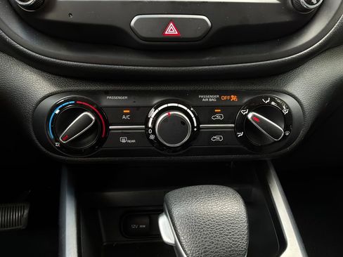 Used 2025 Kia Soul LX w/ LX Technology Package FWD image 25