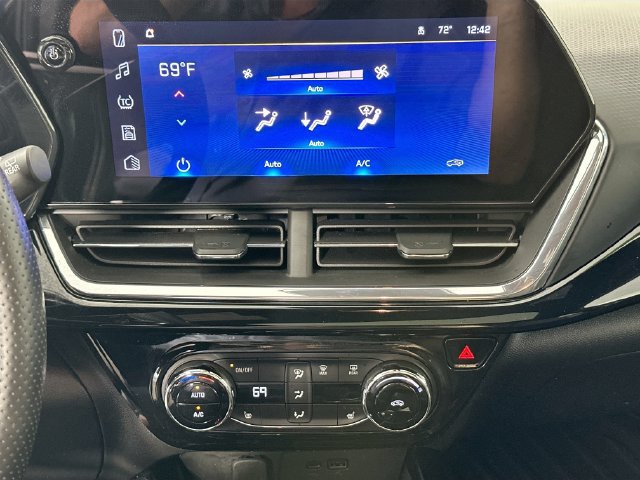 Used 2025 Chevrolet Trax RS w/ Sunroof Package FWD image 14