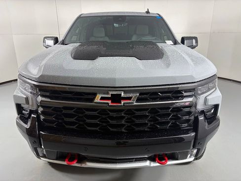 Used 2025 Chevrolet Silverado 1500 ZR2 w/ Technology Package image 4