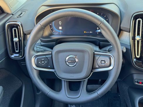 Used 2023 Volvo XC40 B5 Core w/ Protection Package Premier AWD/4WD image 19