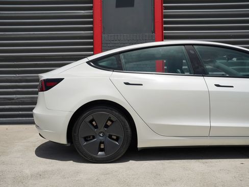 Used 2023 Tesla Model 3 Standard Range RWD image 3