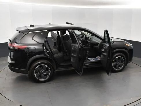 Used 2025 Nissan Rogue SV FWD image 6