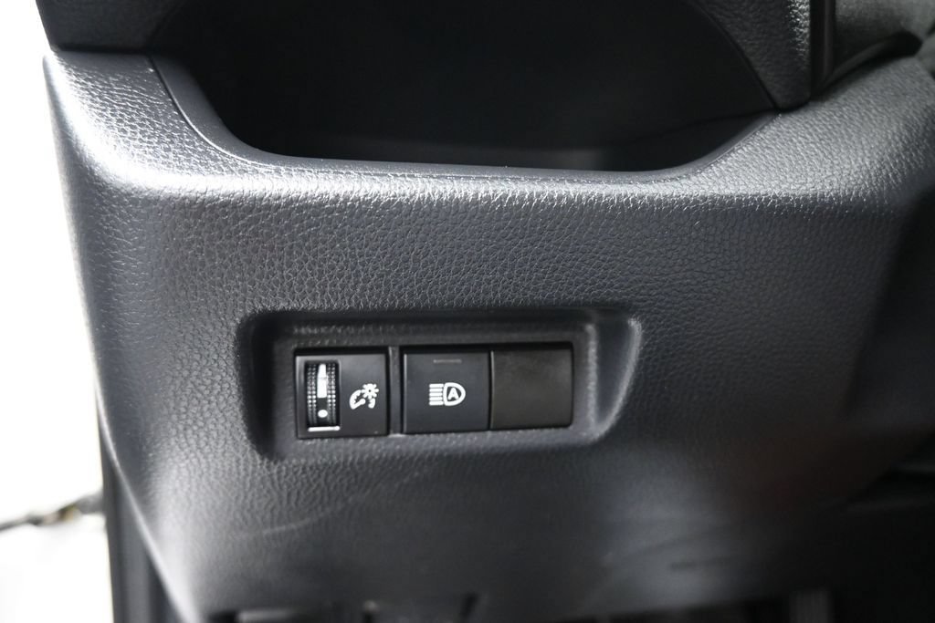 Used 2019 Toyota RAV4 LE FWD image 24