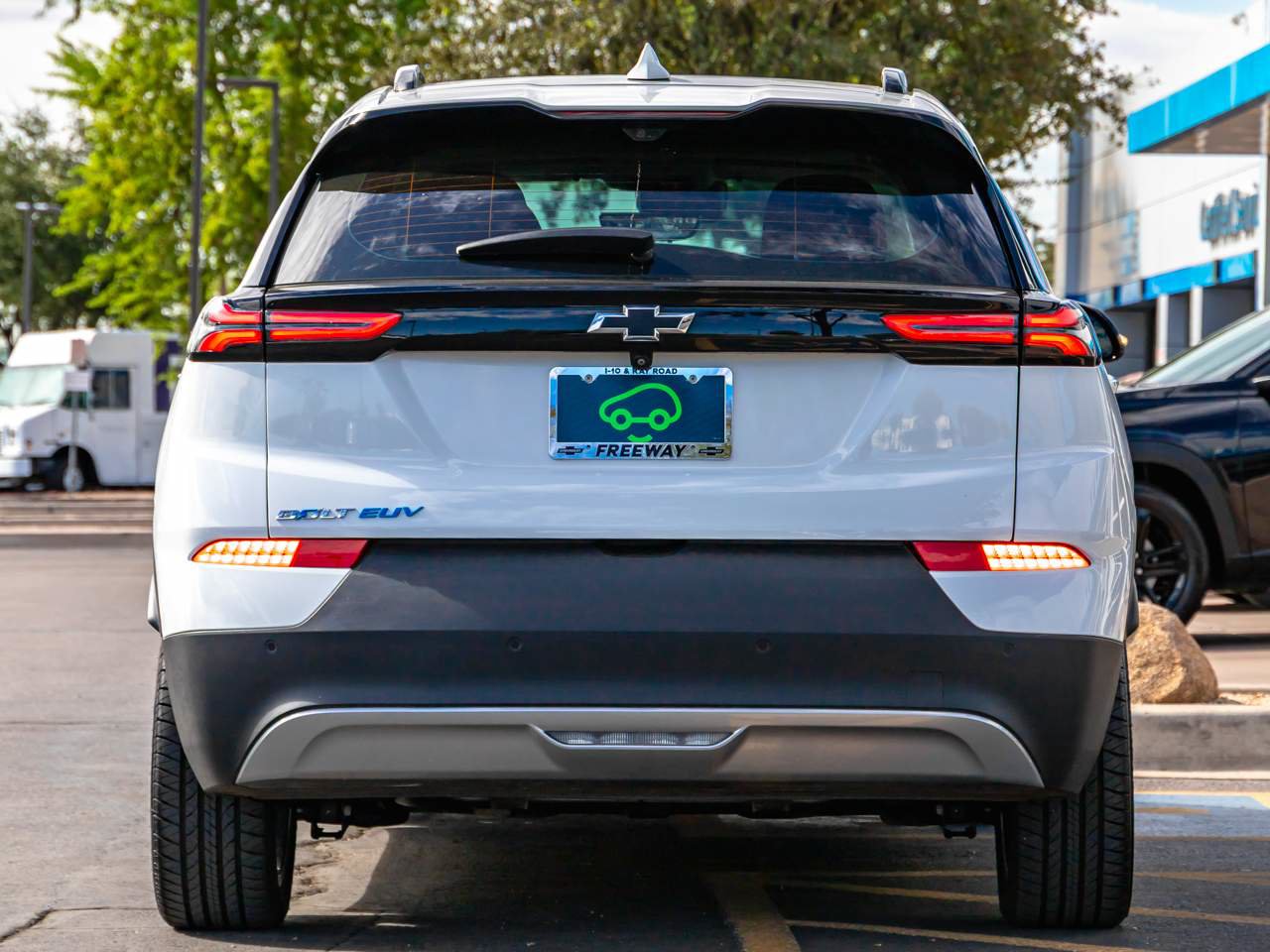 Used 2023 Chevrolet Bolt EUV Premier w/ Sun & Sound Package FWD image 5