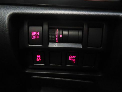 Used 2018 Subaru Crosstrek 2.0i Limited image 33