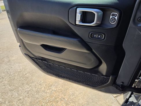 Used 2020 Jeep Wrangler Unlimited Sahara AWD/4WD image 25