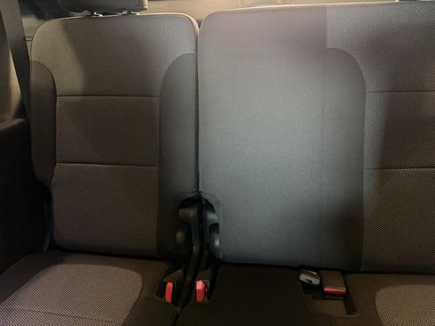 Used 2023 Chevrolet Traverse LT image 30