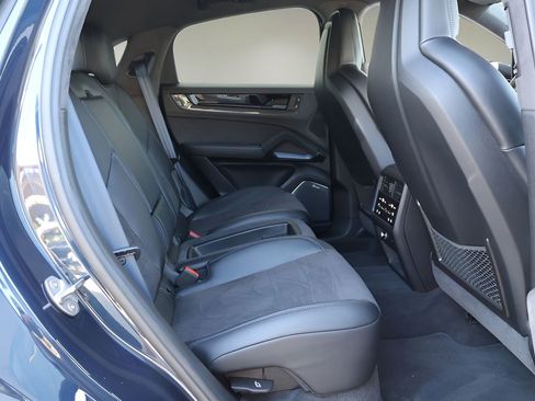 Used 2024 Porsche Cayenne Turbo GT AWD/4WD image 18