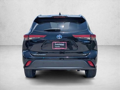 Used 2021 Toyota Highlander XLE FWD image 7
