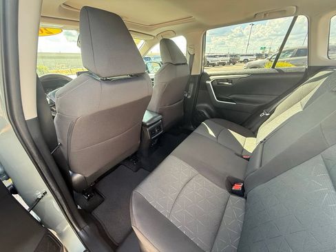Used 2022 Toyota RAV4 XLE w/ Convenience Package AWD/4WD image 9