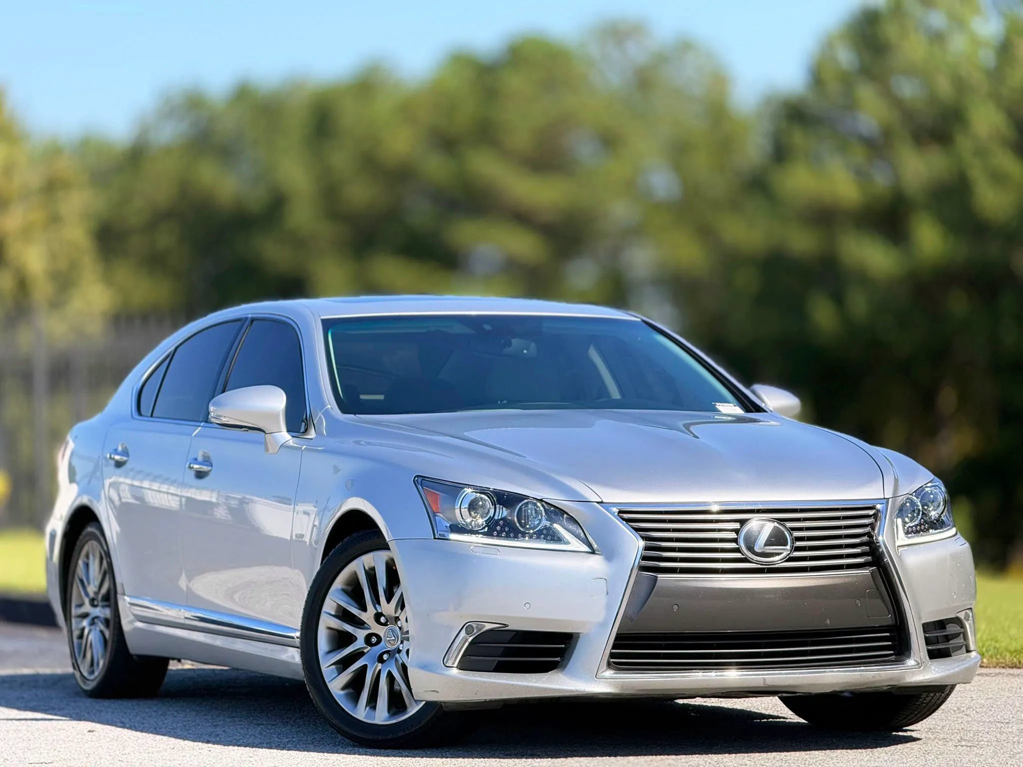 Used 2015 Lexus LS 460 w/ Comfort Package RWD image 5