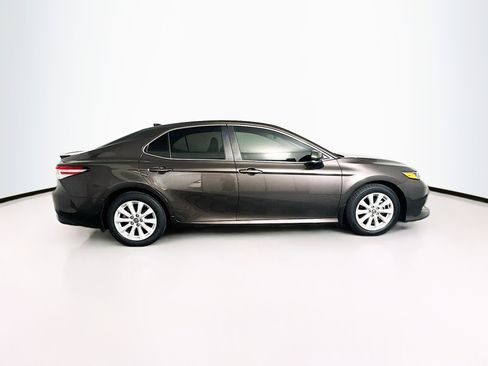 Used 2020 Toyota Camry LE w/ Convenience Package image 10