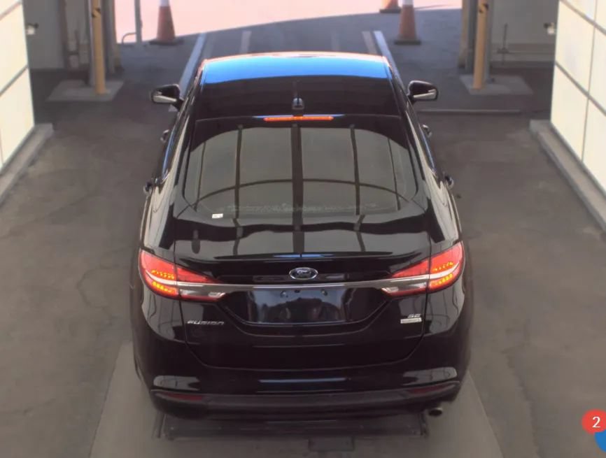 Used 2018 Ford Fusion SE w/ Fusion SE Technology Package FWD image 4