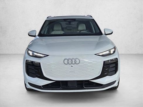 Used 2025 Audi Q6 e-tron Prestige w/ 20" Wheel Package AWD/4WD image 2