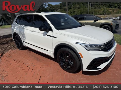 Used 2023 Volkswagen Tiguan SE R-Line FWD image 3
