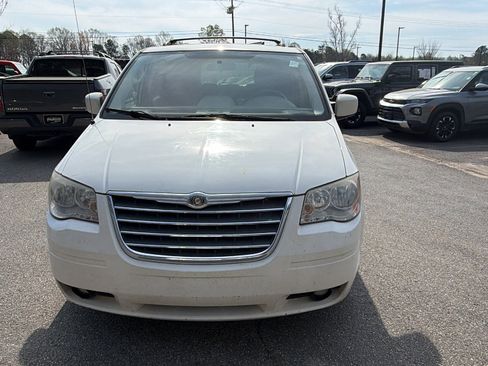 Used 2010 Chrysler Town & Country Touring image 3