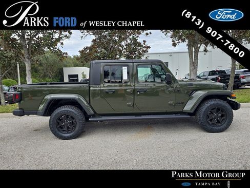 Used 2022 Jeep Gladiator Willys image 4