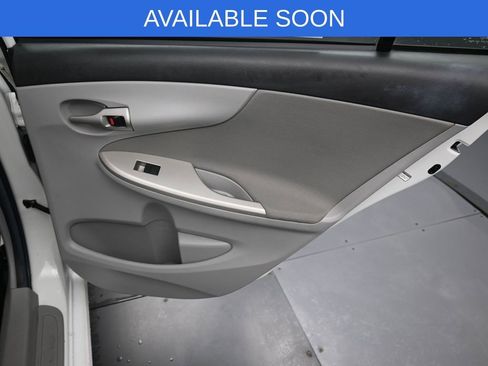 Used 2013 Toyota Corolla LE image 30