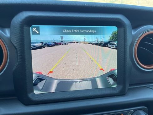 Used 2023 Jeep Gladiator Mojave w/ Cold Weather Group image 21