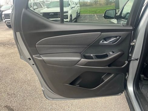 Used 2023 Chevrolet Traverse LT image 27