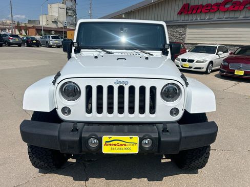 Used 2014 Jeep Wrangler Unlimited Rubicon w/ Connectivity Group AWD/4WD image 8