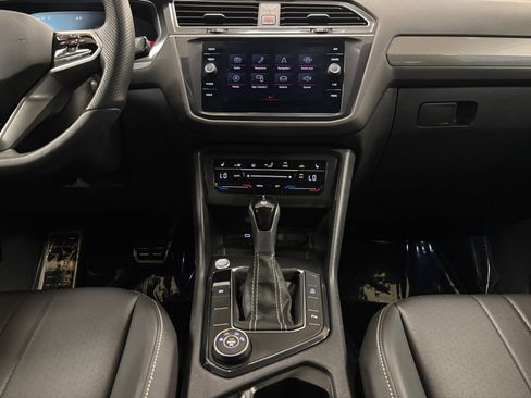 Used 2024 Volkswagen Tiguan SE R-Line AWD/4WD image 15