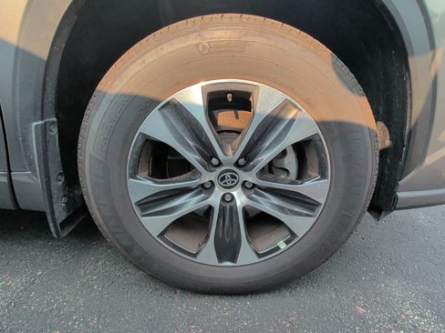 Certified 2026 Toyota Highlander XLE AWD/4WD image 5