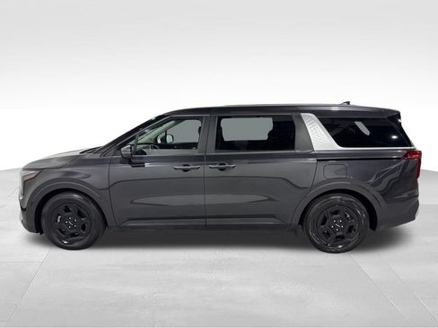 Used 2025 Kia Carnival FWD image 13