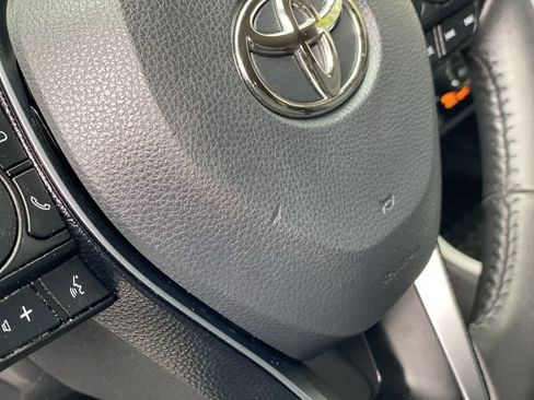 Used 2021 Toyota RAV4 XLE w/ XLE Grade Weather Package AWD/4WD image 37