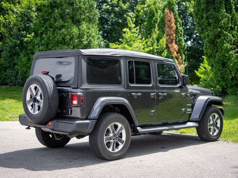 Used 2019 Jeep Wrangler Unlimited Sahara AWD/4WD image 5