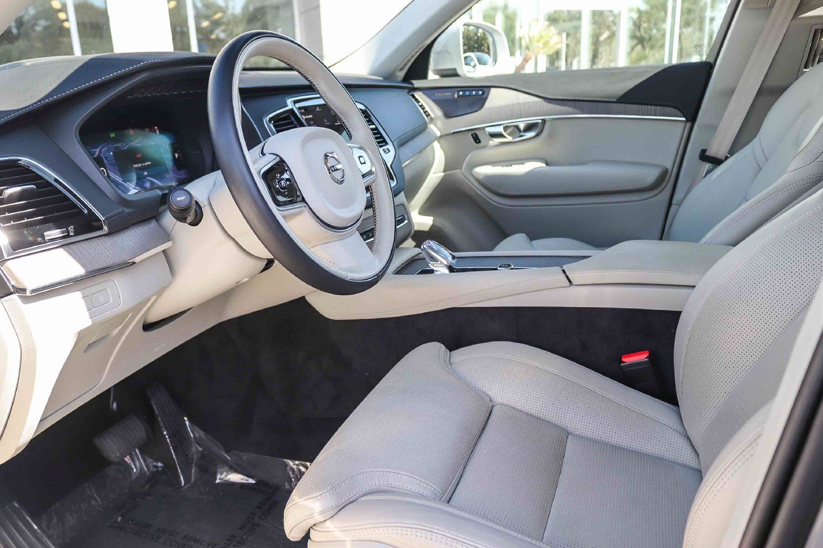 Used 2025 Volvo XC90 T8 Ultra w/ Protection Package Premier AWD/4WD image 20