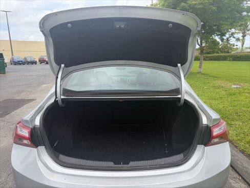 Used 2022 Chevrolet Malibu LT FWD image 16