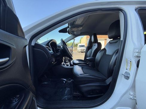 Used 2018 Jeep Compass Latitude w/ Popular Equipment Group AWD/4WD image 15