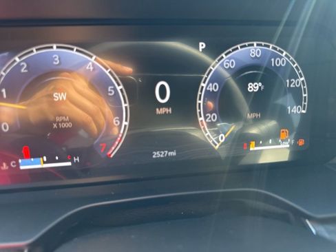 Used 2025 Jeep Grand Cherokee L Limited w/ Black Appearance Package AWD/4WD image 9