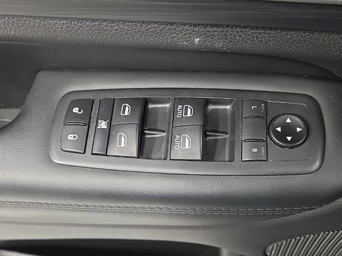 Used 2020 Jeep Grand Cherokee Altitude image 27