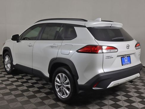 Used 2024 Toyota Corolla Cross LE image 7