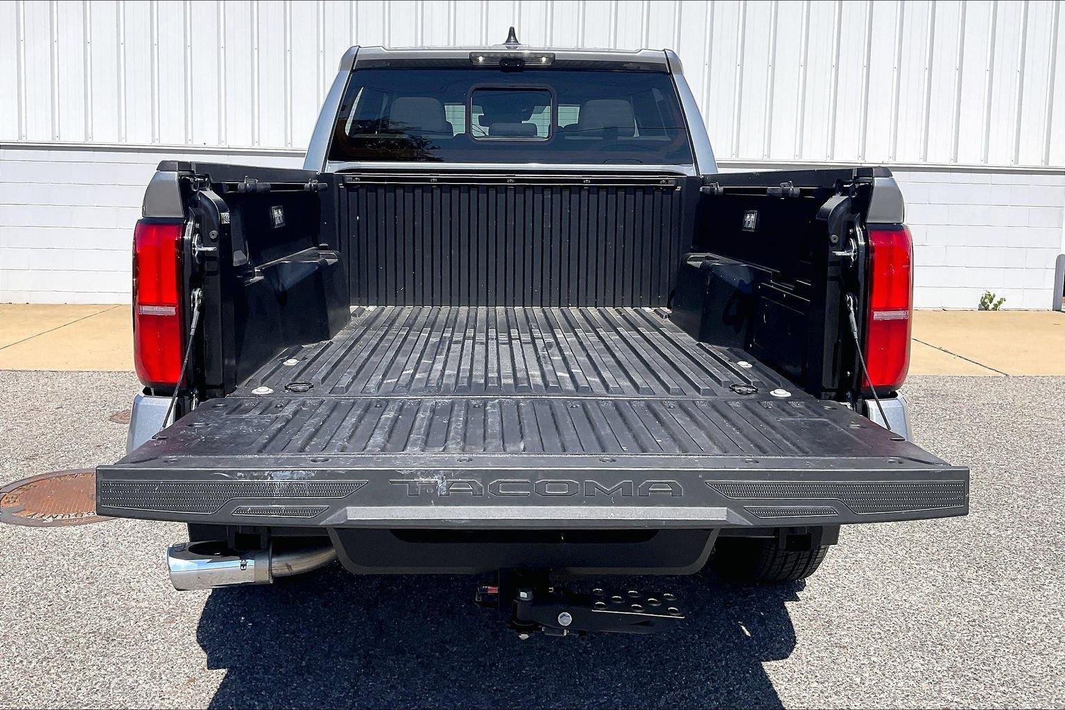 Used 2025 Toyota Tacoma Limited AWD/4WD image 41