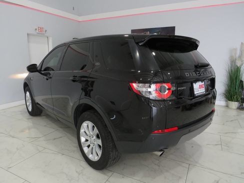 Used 2018 Land Rover Discovery Sport SE image 5