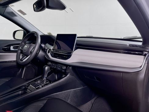 Used 2025 Jeep Compass Limited image 24