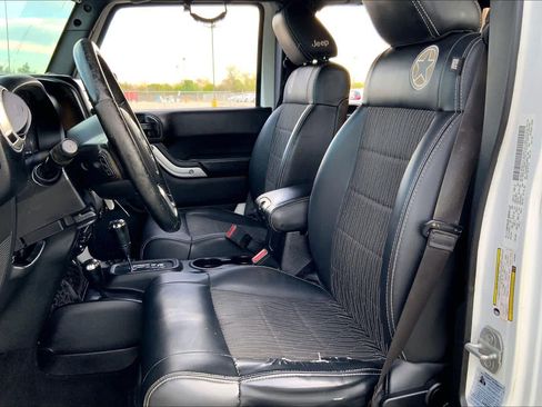 Used 2012 Jeep Wrangler Freedom Edition image 8