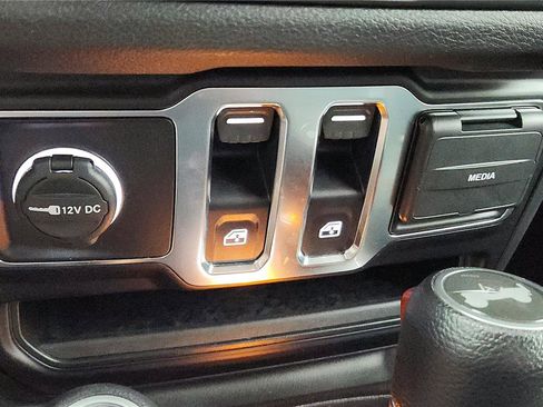 Used 2024 Jeep Wrangler Sport S image 31