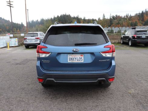 Used 2020 Subaru Forester Premium image 6