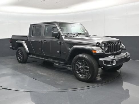 Used 2024 Jeep Gladiator Sport AWD/4WD image 32