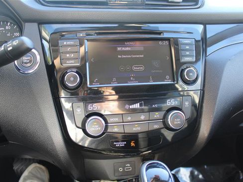 Used 2021 Nissan Rogue Sport SV image 13