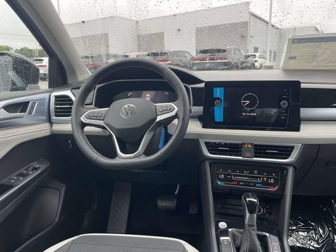 New 2026 Volkswagen Taos SE FWD image 14