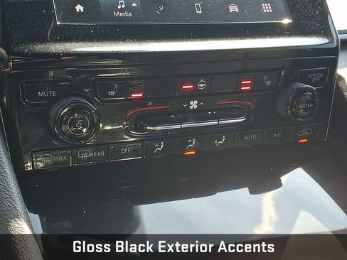 Used 2023 Jeep Grand Cherokee Altitude AWD/4WD image 20