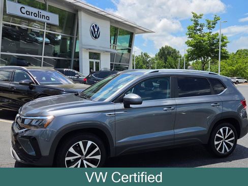 Certified 2022 Volkswagen Taos SE AWD/4WD image 1