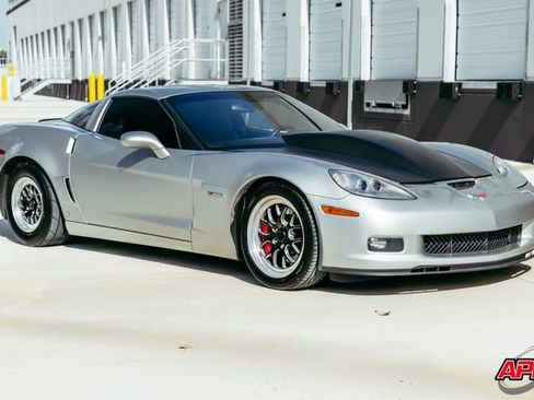 Used 2006 Chevrolet Corvette Z06 w/ Preferred Equipment Group RWD image 7
