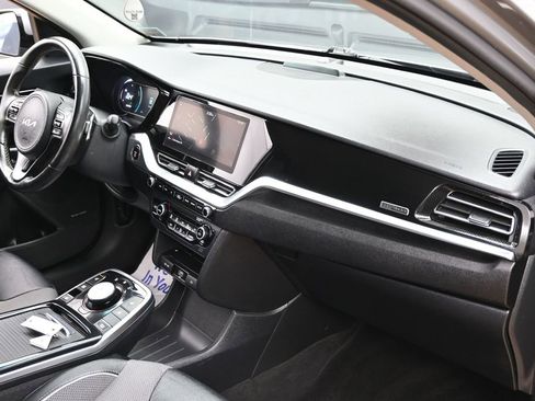 Used 2022 Kia Niro EX w/ Cold Weather Package FWD image 34